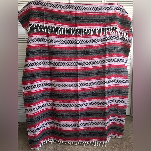Mexican Sarape Blanket Striped Light Grey, Red and Black Blanket Shawl Full size - Picture 4 of 4